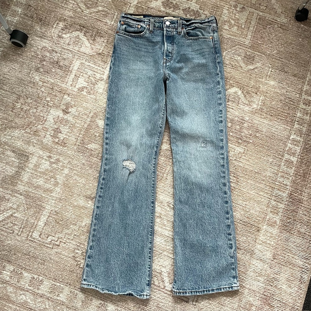 ‼️LEVI’S‼️Wedgie Flare Jeans, Size 28